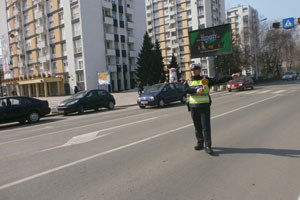 Slika MUP-ILUSTRACIJE-NOVA GALERIJA/PROMETNI POLICAJCI/prometni_policajac01.jpg